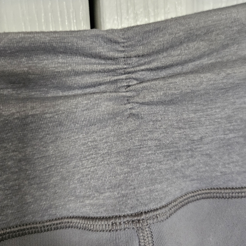 Lululemon athletica Gray Activewear Womens Crooped Yoga Workout Pant Size 4. - Picture 5 of 6